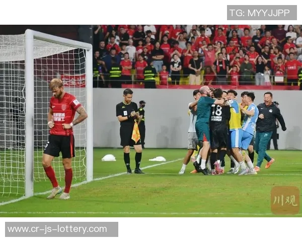 罗慕洛任意球双响,成都蓉城历史性晋级足协杯八强引发足球热潮 罗慕洛任意球双响,成都蓉城历史性晋级足协杯八强引发足球热潮